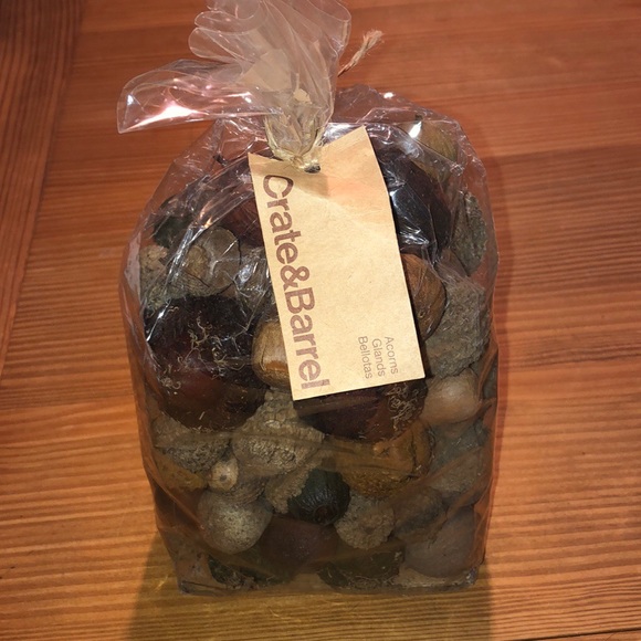 Crate&Barrel Other - ❄️BOGO ALL $10&under! Crate&Barrel bag of acorns🌰